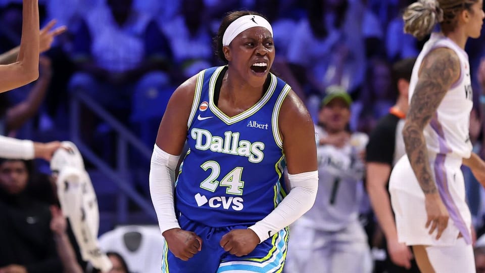 Dallas Wings and Golden State Valkyries players in Game 2 of their WNBA playoff series